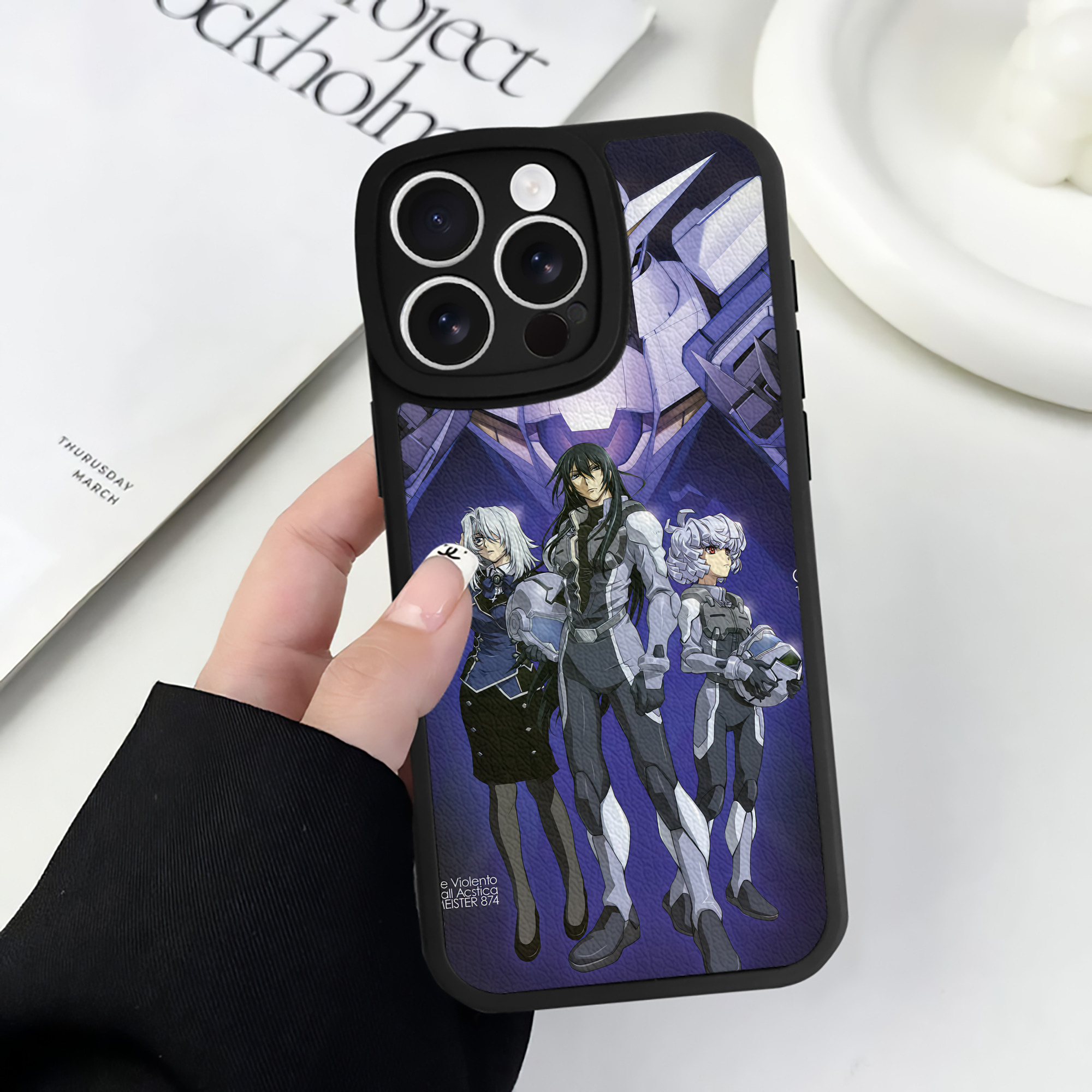 （画像用） 機動戦士ガンダム Mobile Suit Gundam 【iPhone 16シリーズ対応】シリコンスマホケース（レザー調） 材質：シリコン